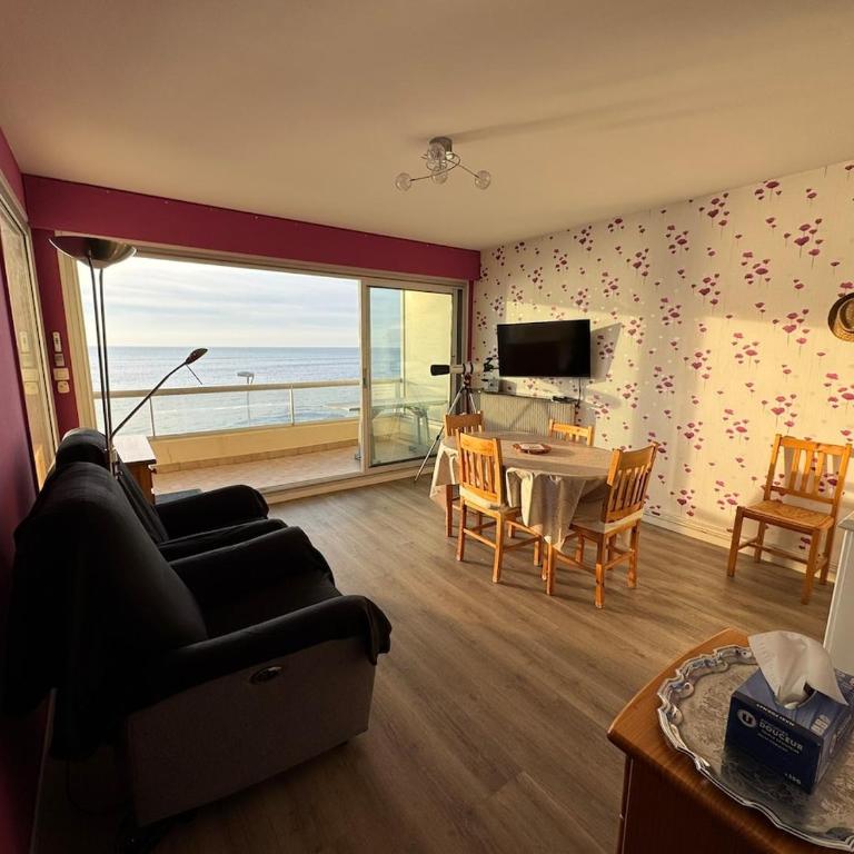Appartement face MER, 2 chambres, proche commerces - Appartement 2 Chambres - 13
