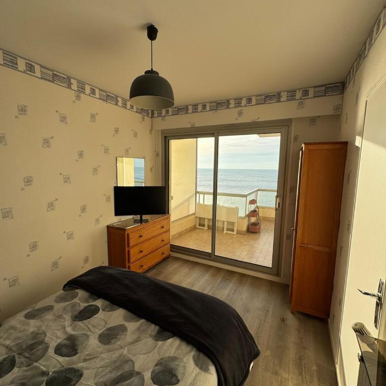 Appartement face MER, 2 chambres, proche commerces - Appartement 2 Chambres - 14