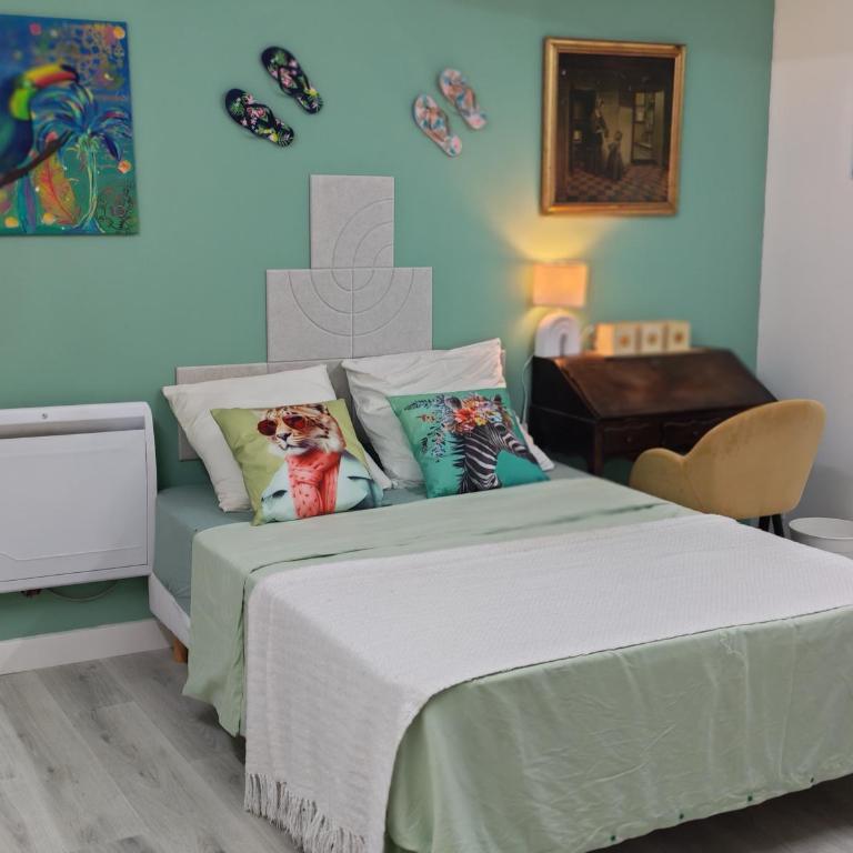 New! Cosy Plume Art- T3 - Centre ville - Quartier Halles de Pau - Appartement 3 Chambres Deluxe - 25