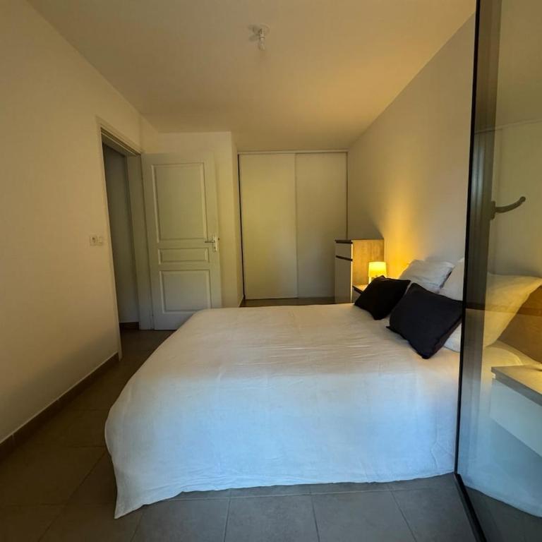 Beautiful, absolutely quiet apartment with WiFi and TV - Apartamento de 2 dormitorios - 4