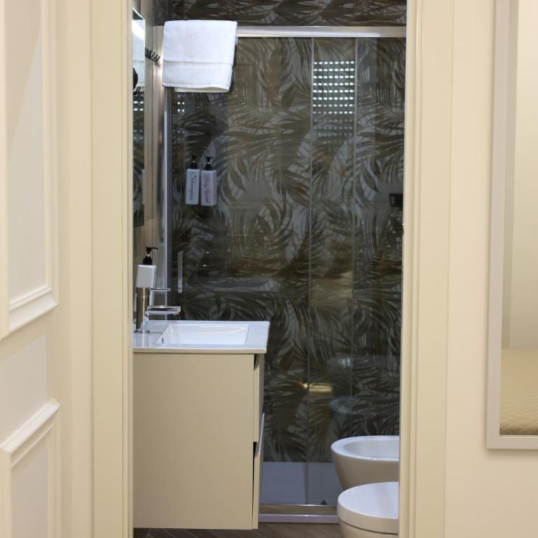 D'oro Hospitality - Deluxe Double Room - 9