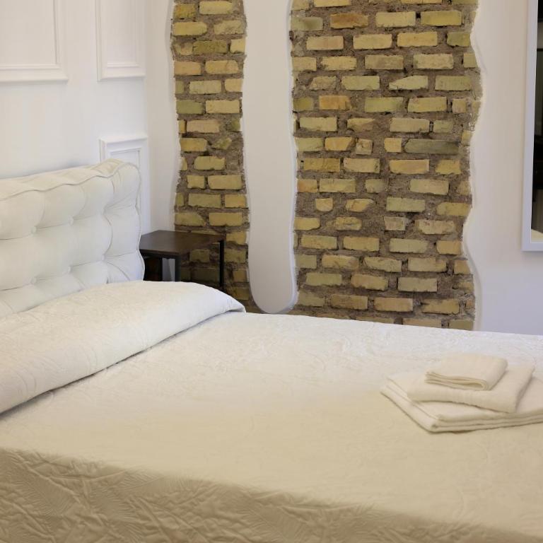 D'oro Hospitality - Queen Room - 4