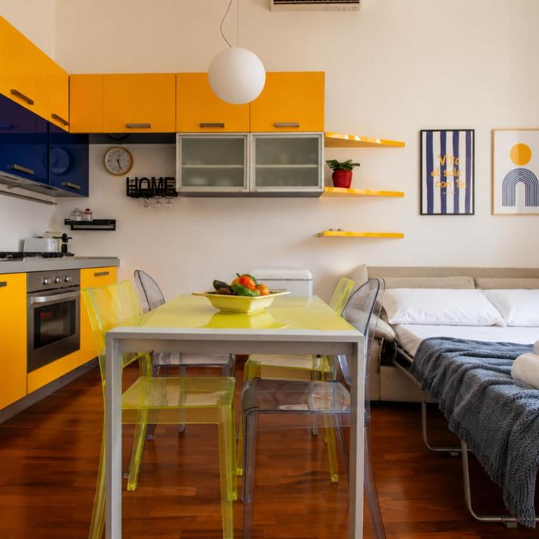 Central Station 5 min - Double bed Caiazzo 4 guests Wifi - Appartamento con 1 Camera da Letto - 5