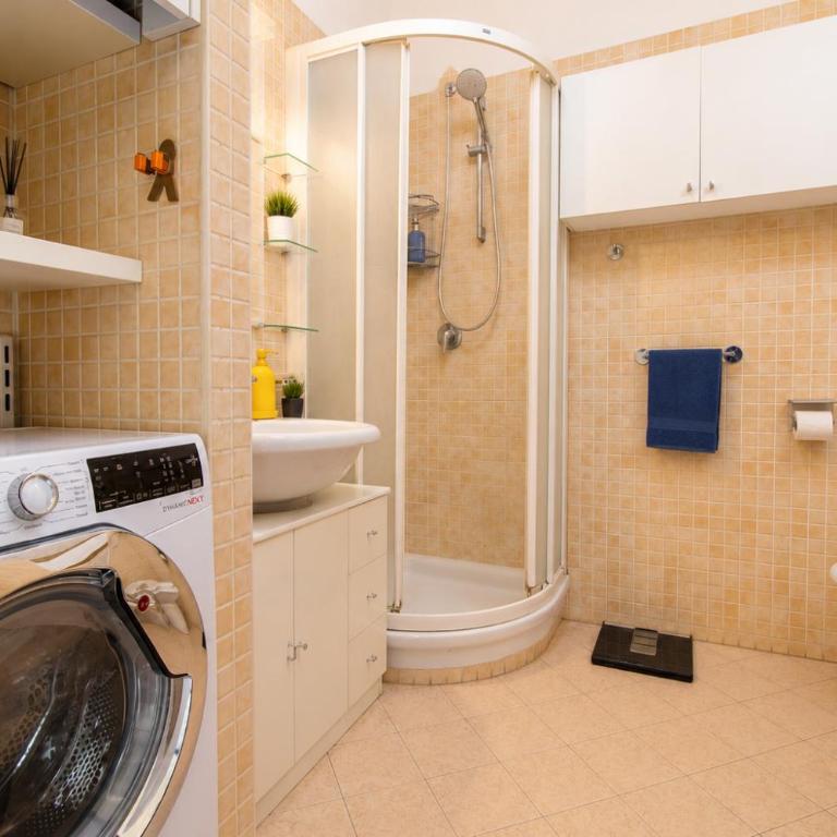 Central Station 5 min - Double bed Caiazzo 4 guests Wifi - Appartamento con 1 Camera da Letto - 16