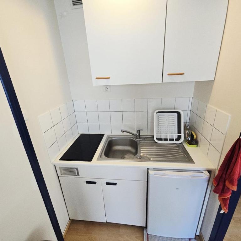 Charmant studio vue sur mer aux pieds de la plage - Appartement 1 Chambre - 13