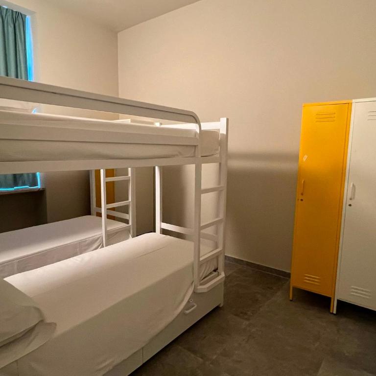Carro Hostel - Monza Centro - Dormire bene Fare bene Scegli Bene! - Posto Letto in Dormitorio per 6 Persone - 2