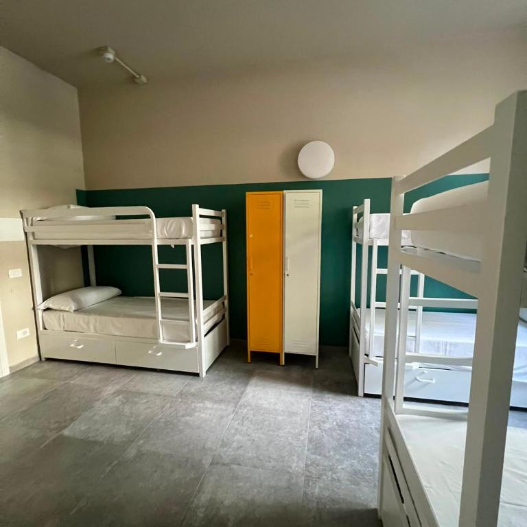 Carro Hostel - Monza Centro - Dormire bene Fare bene Scegli Bene! - Posto Letto in Dormitorio per 6 Persone - 2