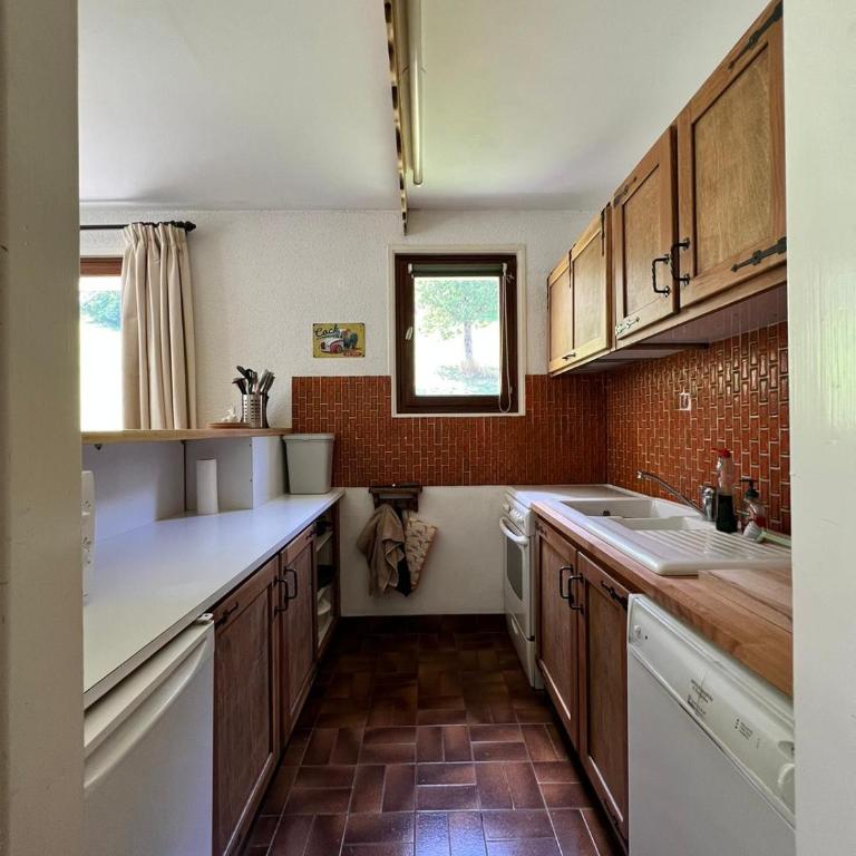Central Location Walk to Ski Lift Sleeps 5 - Apartment - 7