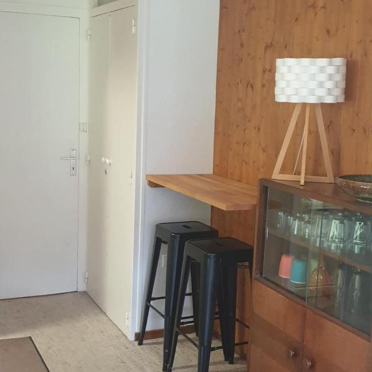 Central Location Walk to Ski Lift Sleeps 5 - Apartment - 15