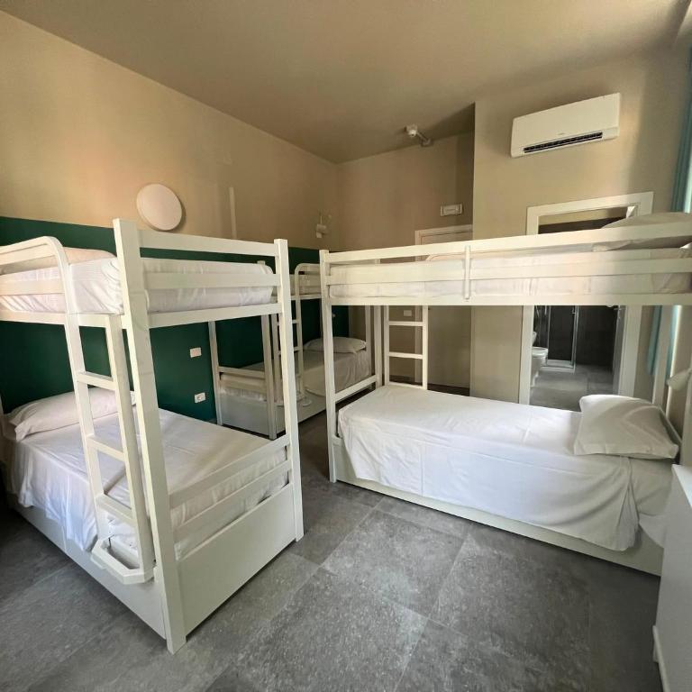 Carro Hostel - Monza Centro - Dormire bene Fare bene Scegli Bene! - Posto Letto in Dormitorio per 6 Persone - 2