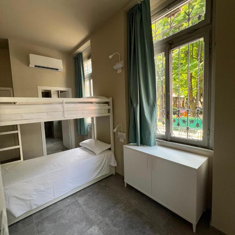 Carro Hostel - Monza Centro - Dormire bene Fare bene Scegli Bene! - Posto Letto in Dormitorio per 6 Persone - 7