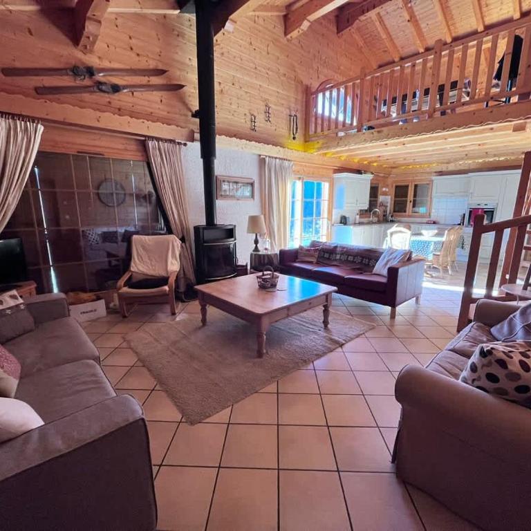 Mountain Chalet with Panoramic Views Sleeps 9 - Appartamento - 7