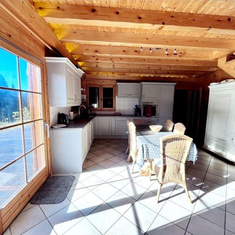 Mountain Chalet with Panoramic Views Sleeps 9 - Appartamento - 20