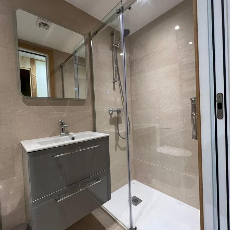 2 Bed Apt Easy access to Les Gets 2 Bathrooms - Appartement - 9