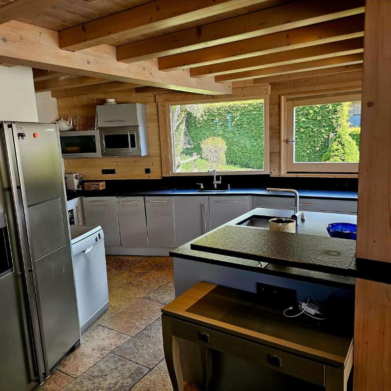 Large Superior Style Chalet - Central Location - Apartamento - 3