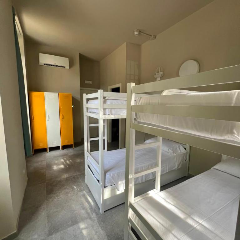 Carro Hostel - Monza Centro - Dormire bene Fare bene Scegli Bene! - Posto Letto in Dormitorio per 4 Persone - 4