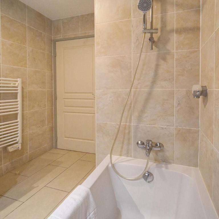 FRGK - APPART SUQUET - Special group 4BR - Appartement 4 Chambres de Luxe - 54
