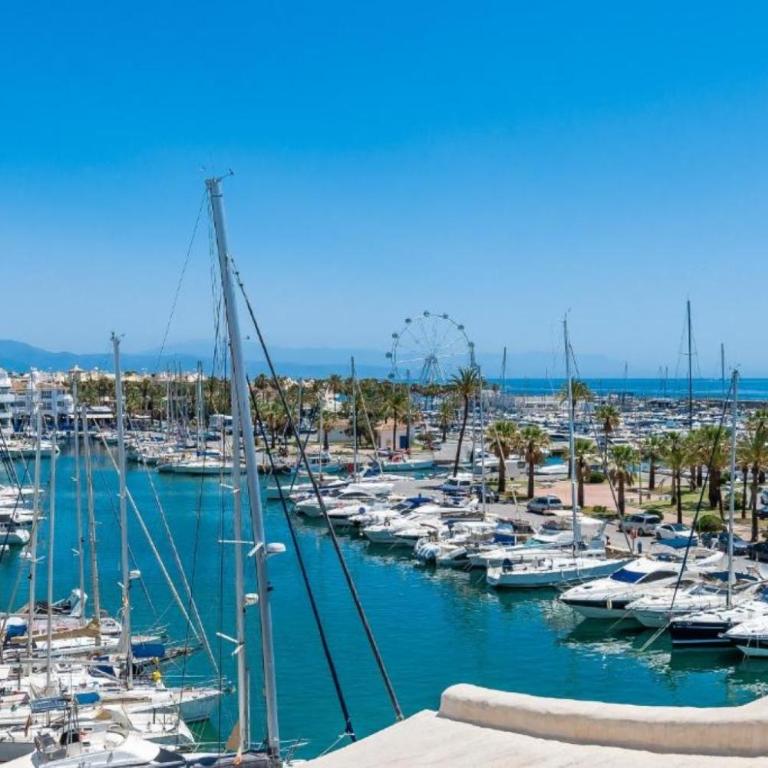 Marina View 2BR Holiday Stay by HelloDomik - Two-Bedroom Deluxe Apartment with Harbor View - 32