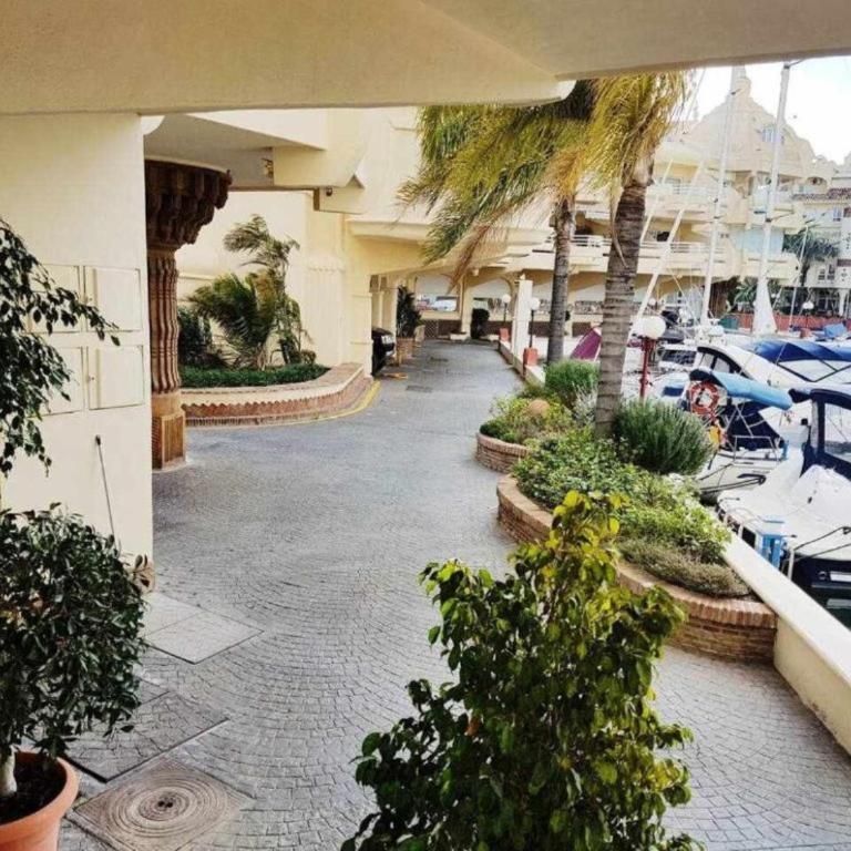 Marina View 2BR Holiday Stay by HelloDomik - Two-Bedroom Deluxe Apartment with Harbor View - 28