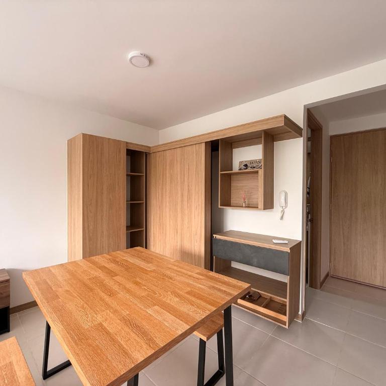 Comfort & Convenience Styling Loft in the Heart of the University Distric - One-Bedroom Apartment - 2