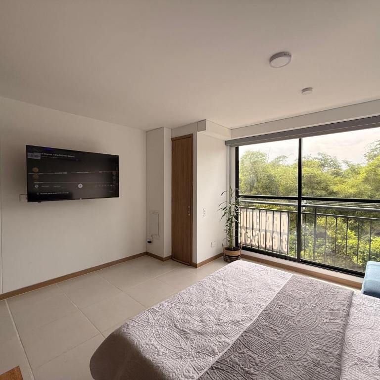Comfort & Convenience Styling Loft in the Heart of the University Distric - One-Bedroom Apartment - 9