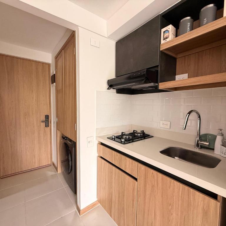 Comfort & Convenience Styling Loft in the Heart of the University Distric - One-Bedroom Apartment - 6