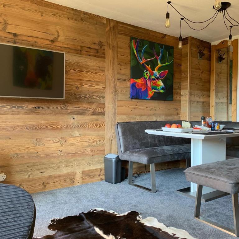 2 Ensuite Bedrooms Walk to town On Bus Route - Appartement - 8