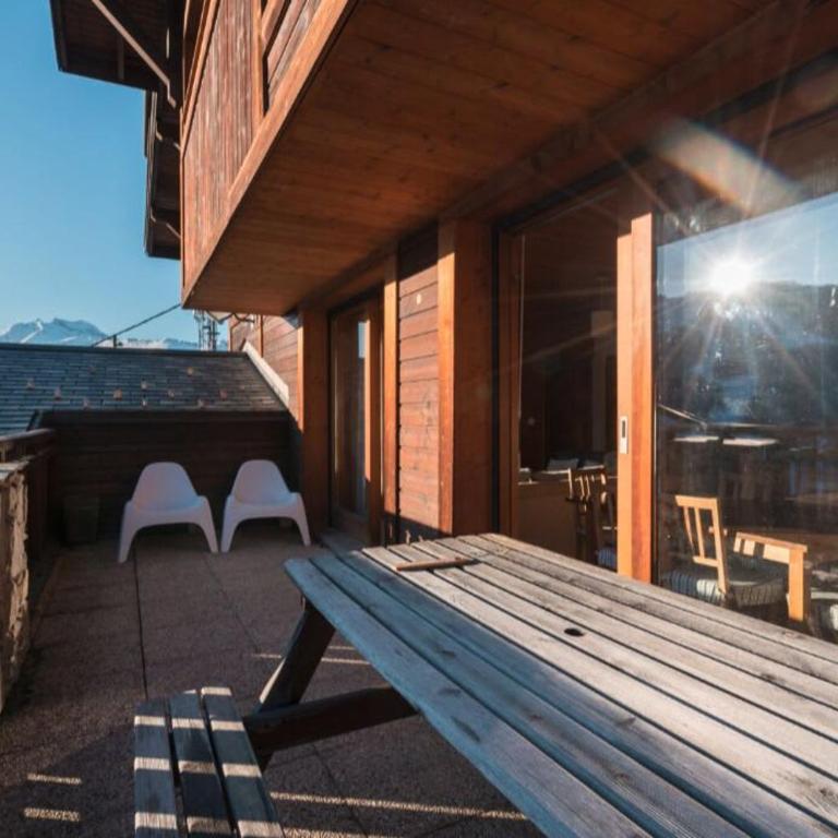 On Ski Bus Route - Spacious - Sleeps 8 - Apartment - 4