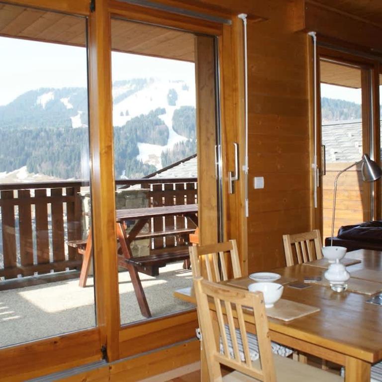 On Ski Bus Route - Spacious - Sleeps 8 - Apartment - 5