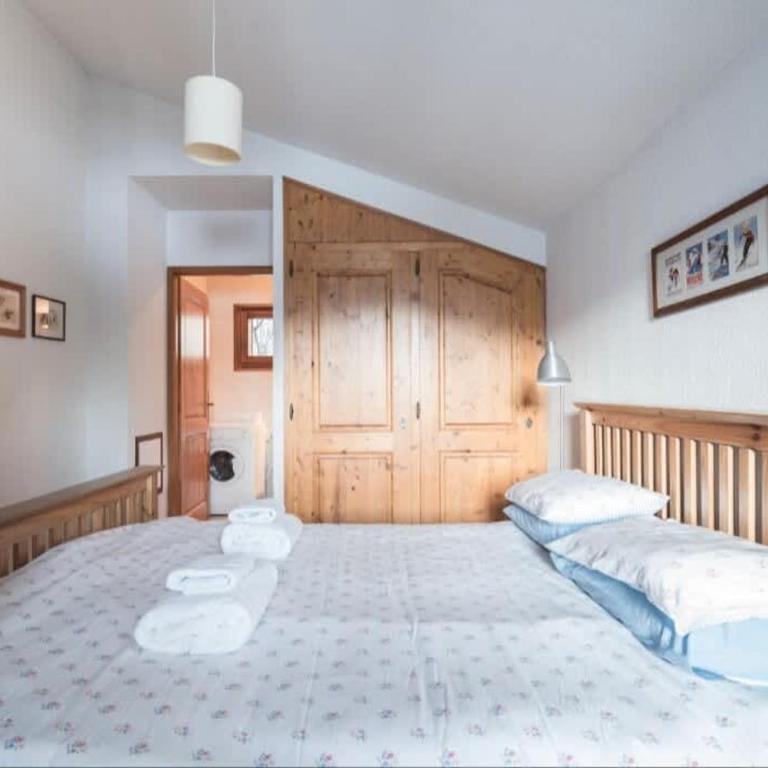 On Ski Bus Route - Spacious - Sleeps 8 - Apartment - 10