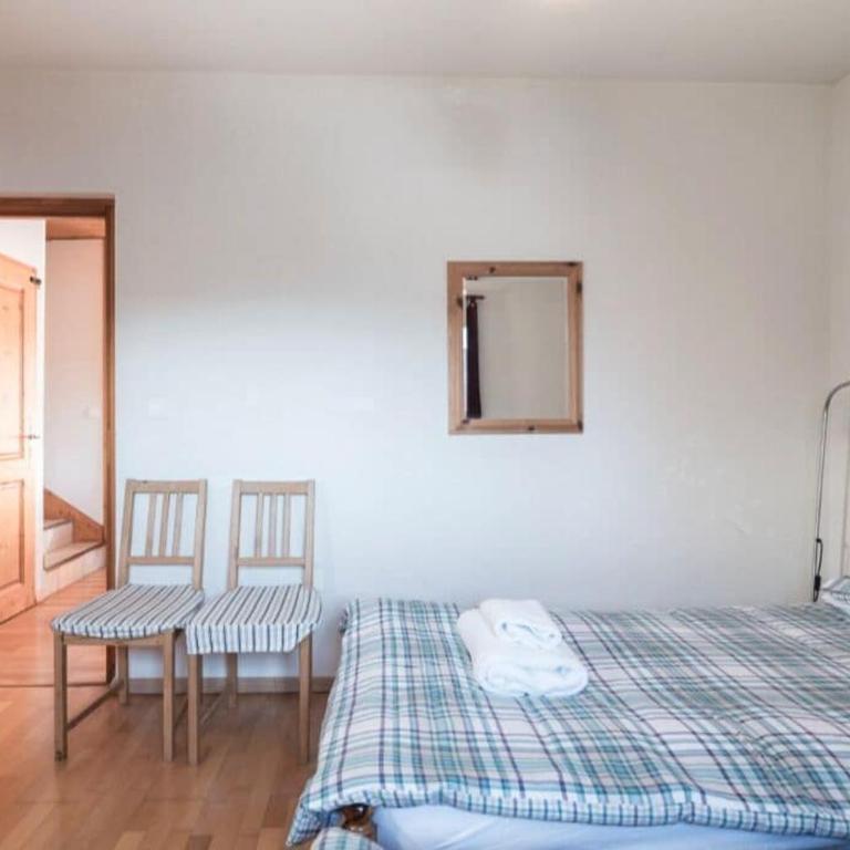 On Ski Bus Route - Spacious - Sleeps 8 - Apartment - 18