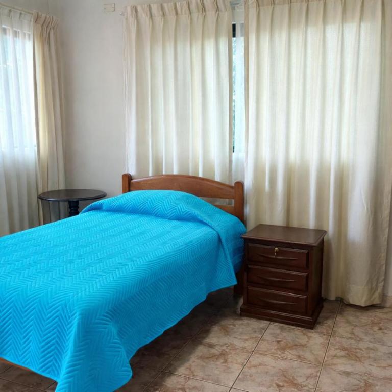 Habitación cómoda con Wife y AC Norte SCZ 2 - Habitación Individual Amplia - 3