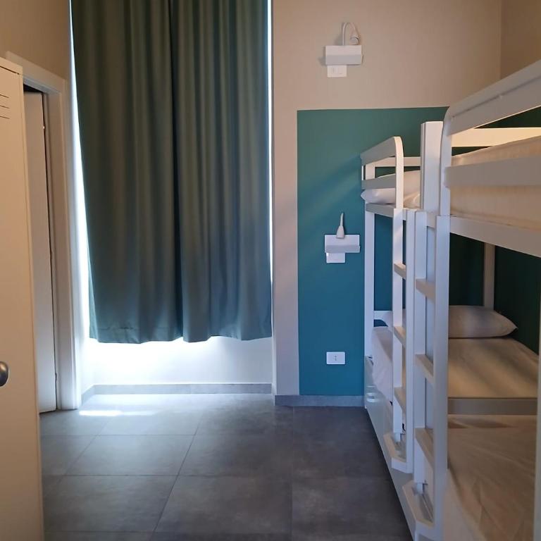 Carro Hostel - Monza Centro - Dormire bene Fare bene Scegli Bene! - Posto Letto in Dormitorio Femminile per 4 Persone - 3
