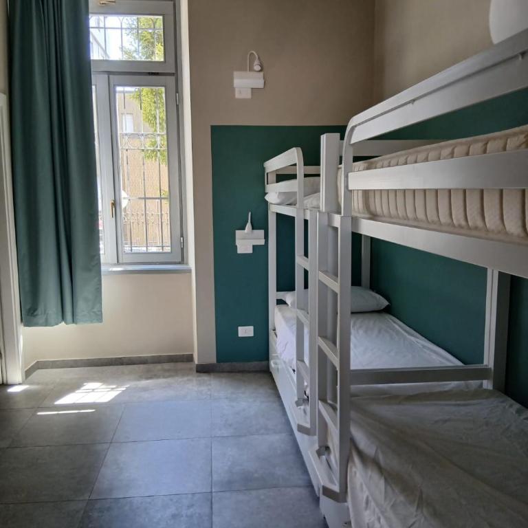 Carro Hostel - Monza Centro - Dormire bene Fare bene Scegli Bene! - Posto Letto in Dormitorio Femminile per 4 Persone - 2