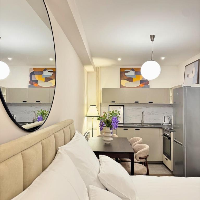 27 in Belgrade - Breakfast at Izlog - Three-Bedroom Apartment - 19