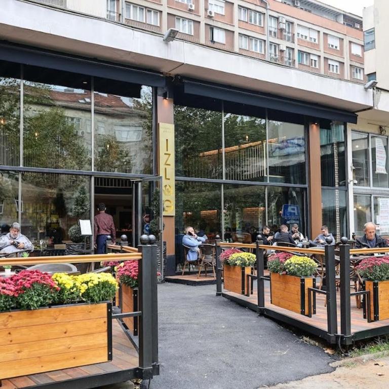 27 in Belgrade - Breakfast at Izlog - Three-Bedroom Apartment - 28