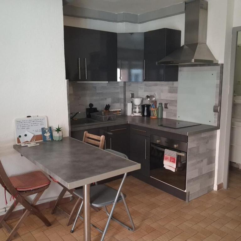 Plage à 100m - Tout à pied - Stationnement gratuit - 3 pers - Two-Bedroom Apartment - 9