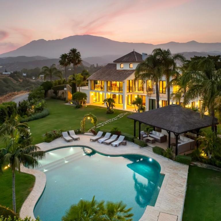 Luxury Villa, Gym, Sea Views & private pool - Villa - 86