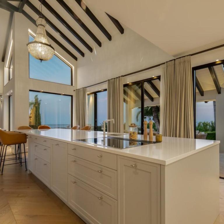 Luxury Villa, Gym, Sea Views & private pool - Villa - 73