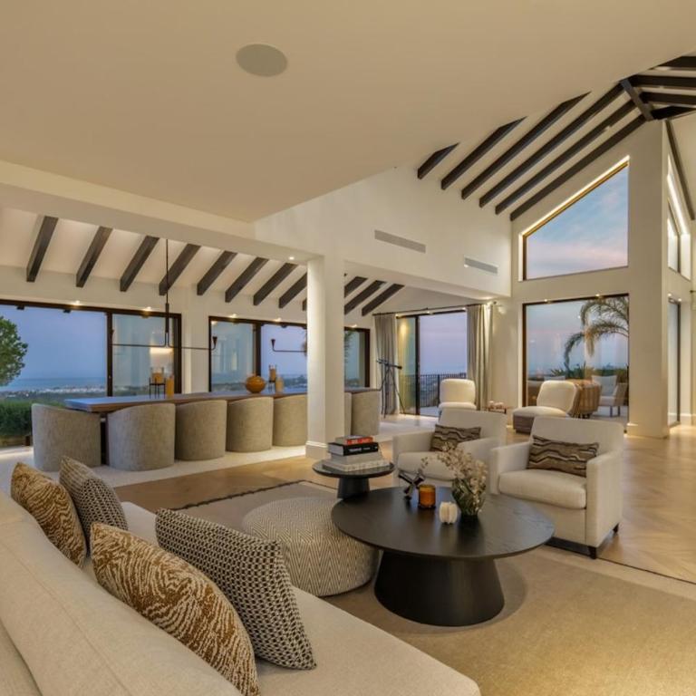 Luxury Villa, Gym, Sea Views & private pool - Villa - 70