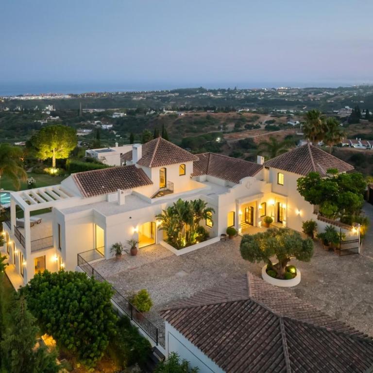 Luxury Villa, Gym, Sea Views & private pool - Villa - 34