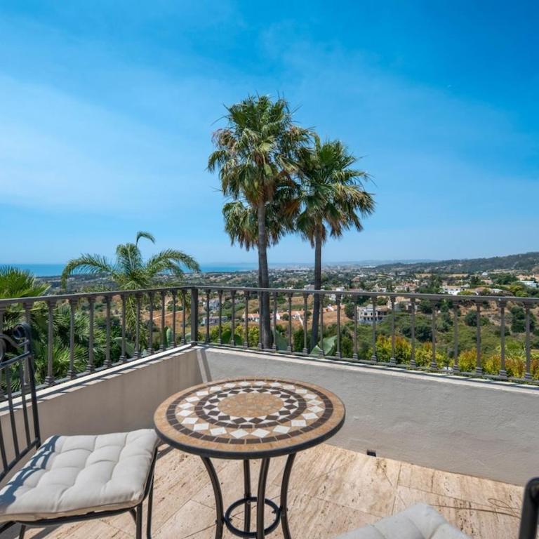 Luxury Villa, Gym, Sea Views & private pool - Villa - 23