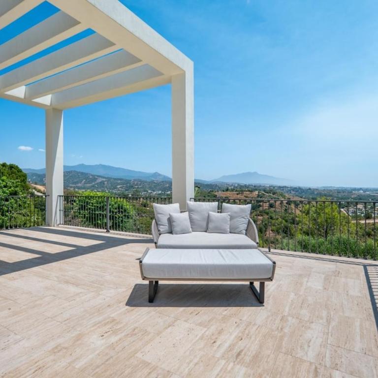 Luxury Villa, Gym, Sea Views & private pool - Villa - 35