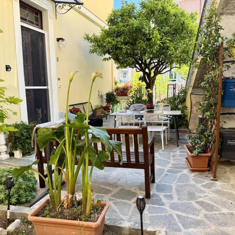 HOST4U - Honey's Home with Balcony and Garden in Imperia City Center - Appartamento con 2 Camere da Letto - 4