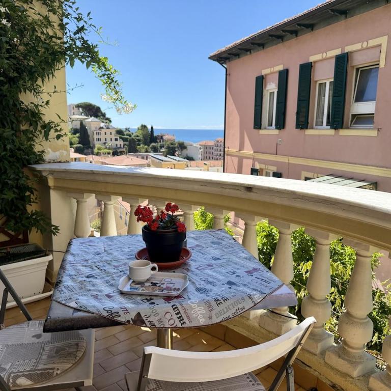 HOST4U - Honey's Home with Balcony and Garden in Imperia City Center - Appartamento con 2 Camere da Letto - 5