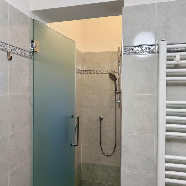 HOST4U - Honey's Home with Balcony and Garden in Imperia City Center - Appartamento con 2 Camere da Letto - 9