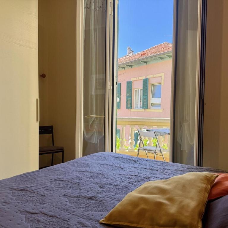 HOST4U - Honey's Home with Balcony and Garden in Imperia City Center - Appartamento con 2 Camere da Letto - 18