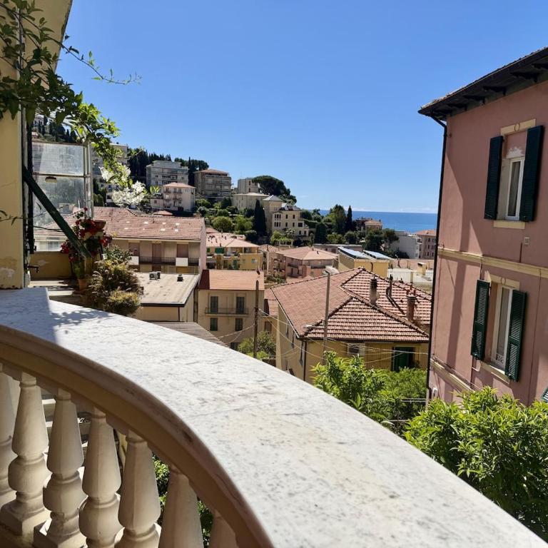 HOST4U - Honey's Home with Balcony and Garden in Imperia City Center - Appartamento con 2 Camere da Letto - 19