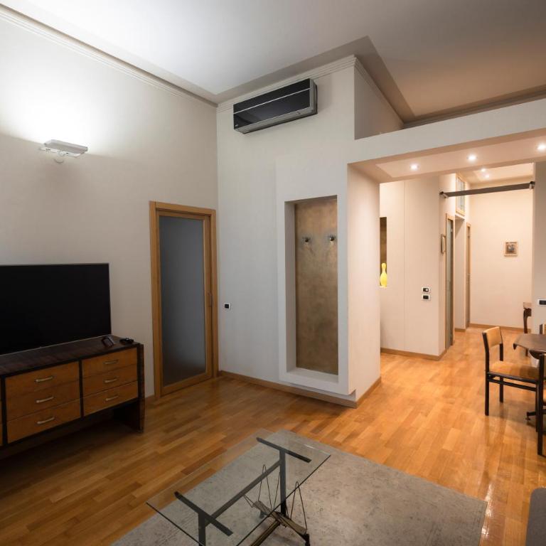 Clerici 13 - Elegant Apartment near Duomo - Deluxe One-Bedroom Apartment - 4
