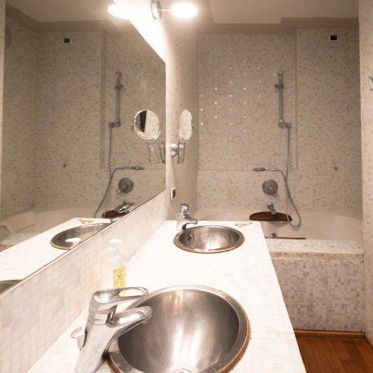 Clerici 13 - Elegant Apartment near Duomo - Deluxe One-Bedroom Apartment - 3
